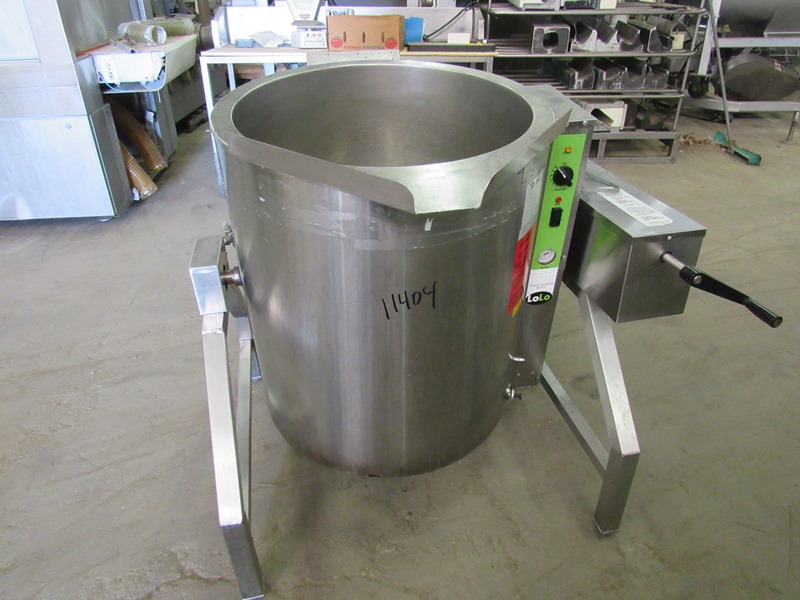 A non-agitated stainless-steel jacketed kettle
